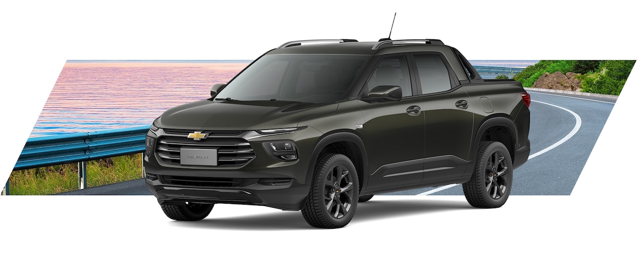 Chevrolet Montana sobre un fondo costero.