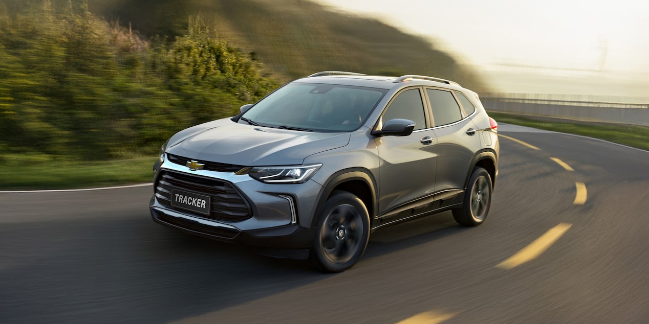 Chevrolet Tracker circulando en ruta.