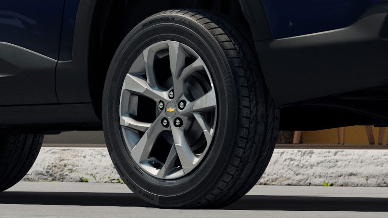 Vista cercana de las llantas de aleación tintadas de 17 pulgadas de la Chevrolet Montana.