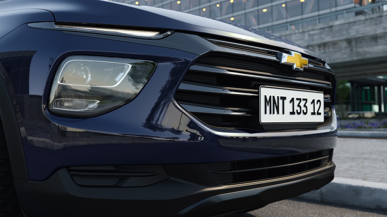 Vista de la parrilla delantera cromada de la Chevrolet Montana.