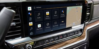  Vista cercana de la pantalla táctil de 13,4 pulgadas.