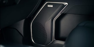  Vista cercana del Sistema de Audio Bose de la Chevrolet Silverado.