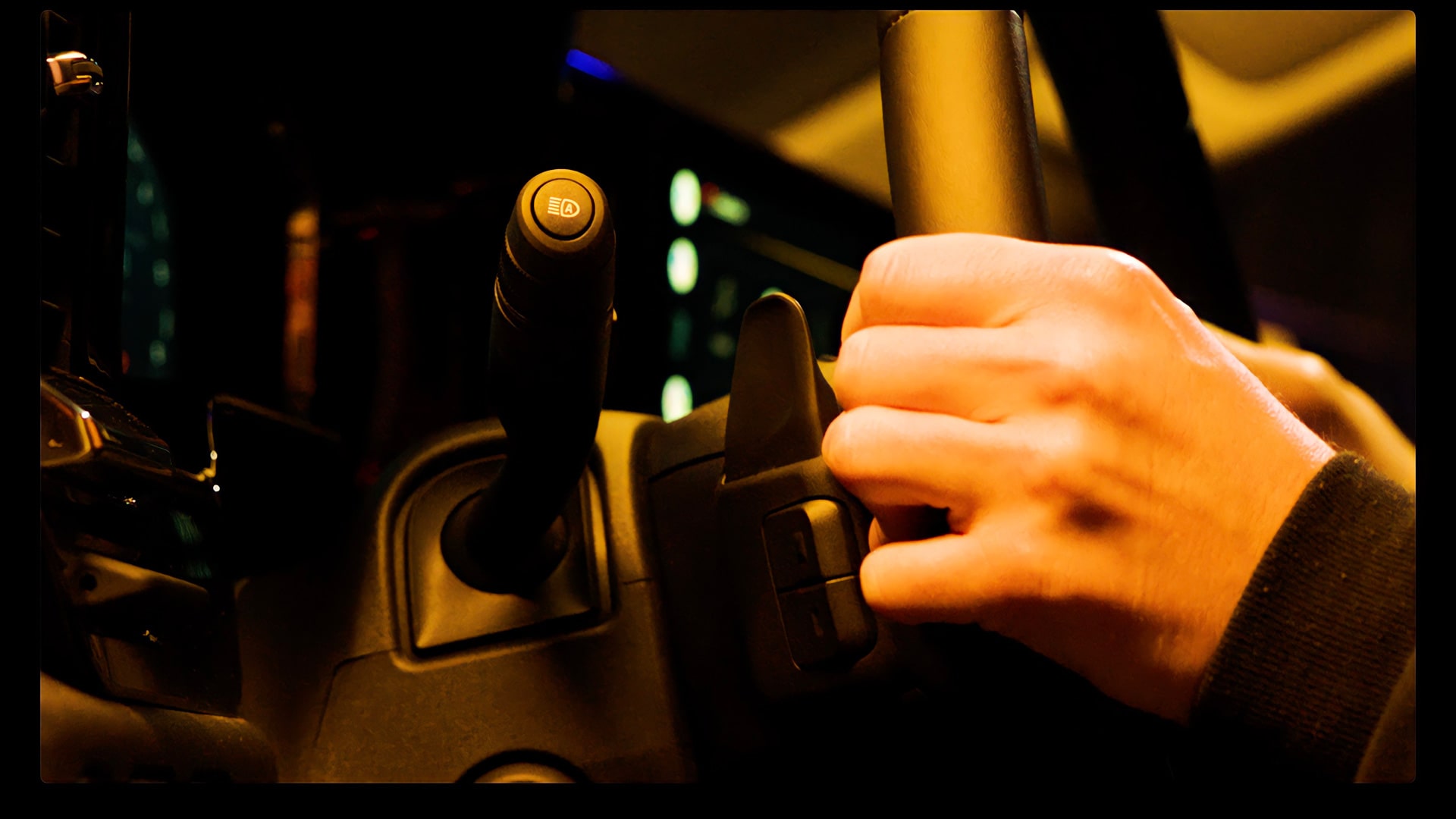 Transmisión automática de 10 velocidades al volante para un manejo más deportivo.