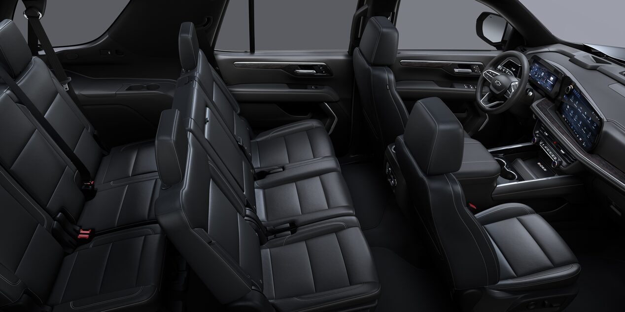 Vista completa del interior de la Chevrolet Suburban.