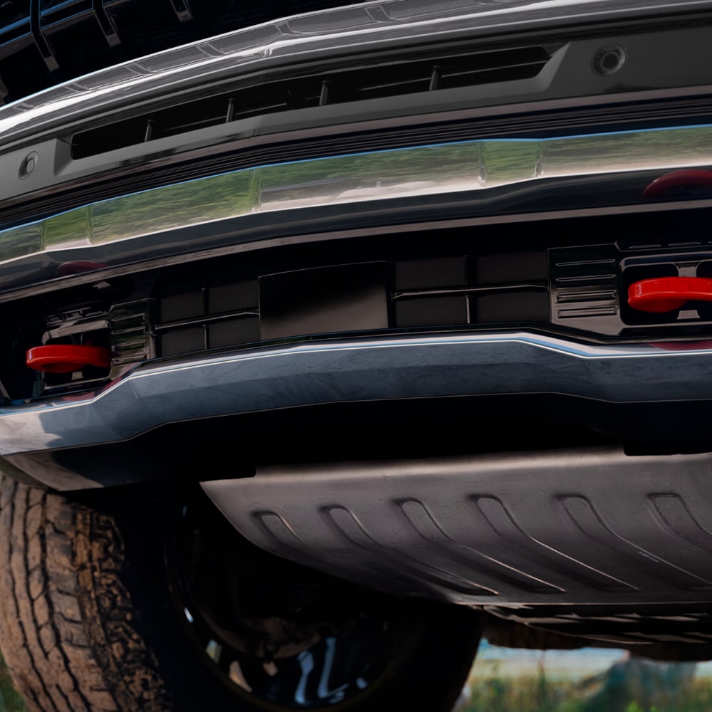 Plano cercano de la parrilla inferior de la Chevrolet Tahoe.