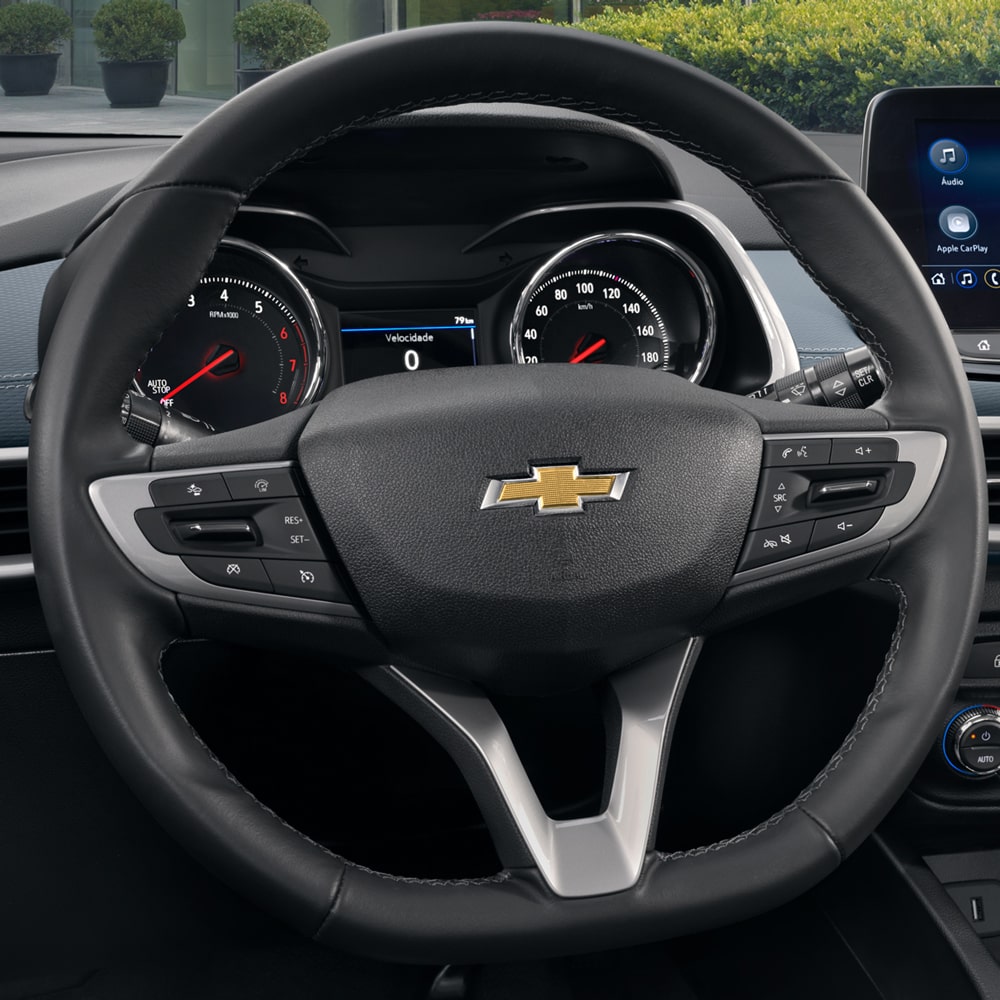 Volante multifunción de la Chevrolet Tracker, diseñado para brindar un manejo suave y estable.