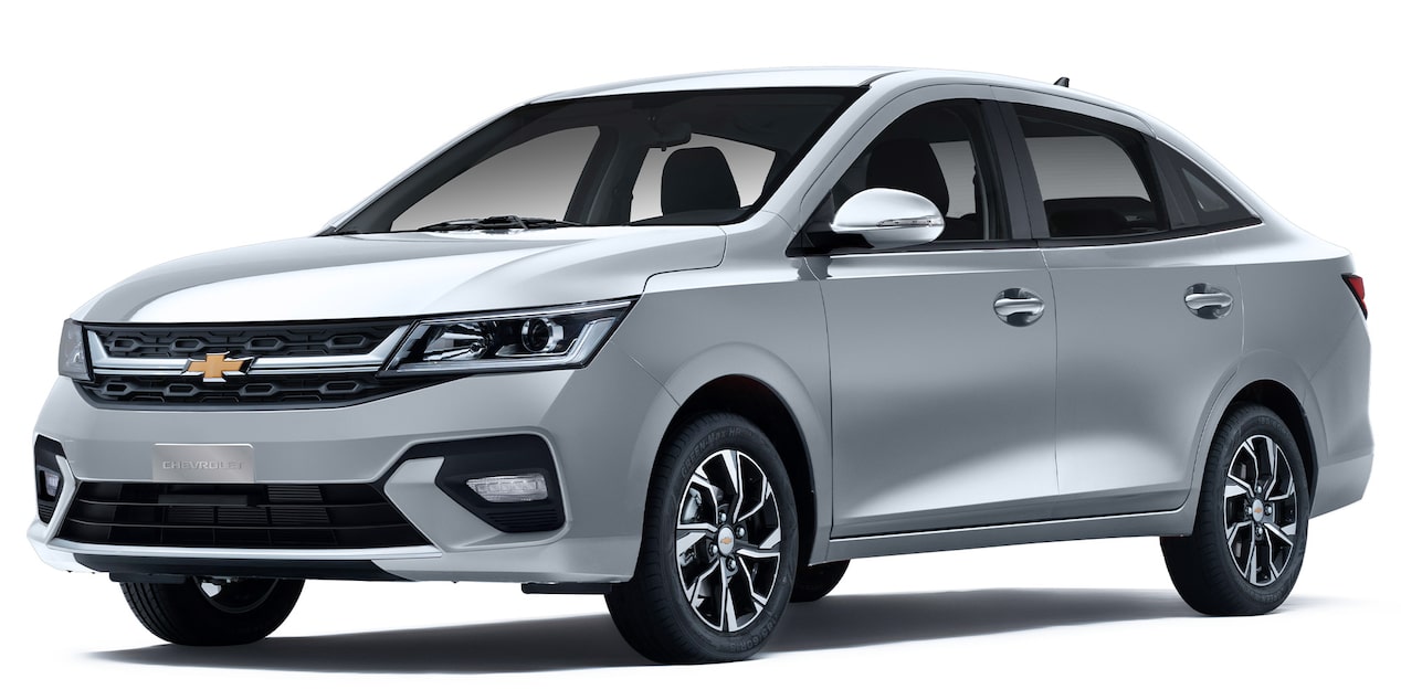 Chevrolet Sail en color plata metálico