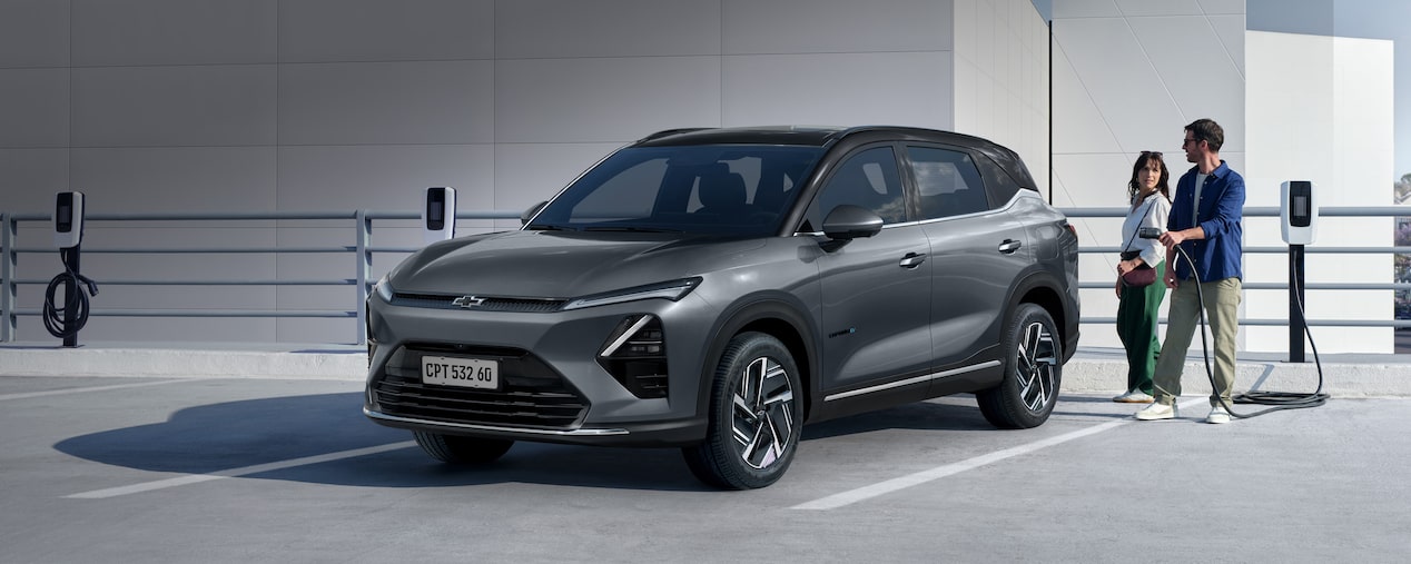 Chevrolet Captiva EV situada en un estacionamiento.