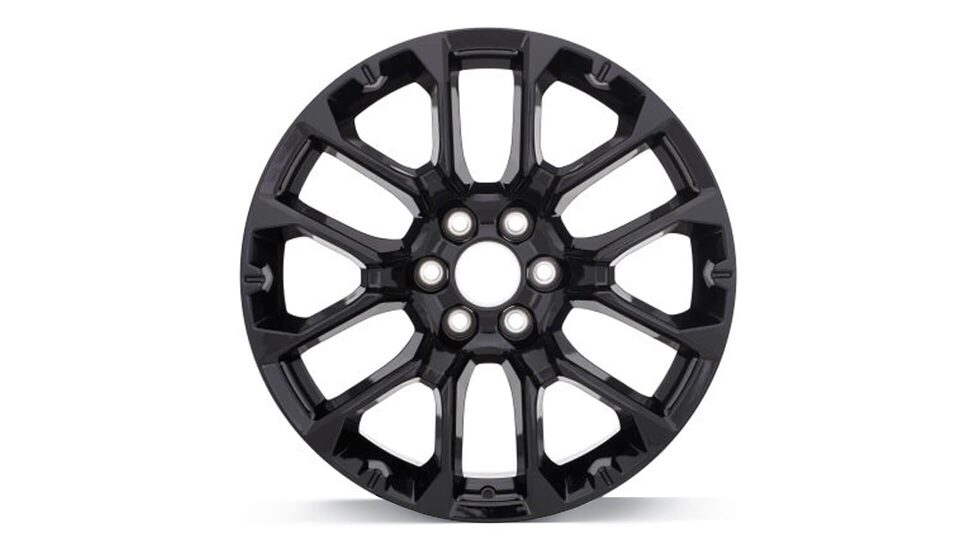 La llanta negra tiene un acabado exclusivo para tu camioneta Chevrolet Silverado