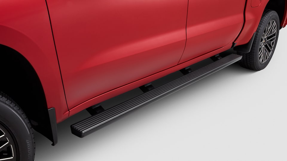 Agrega pisaderas negras premium a tu camioneta Chevrolet Silverado y dale un estilo único