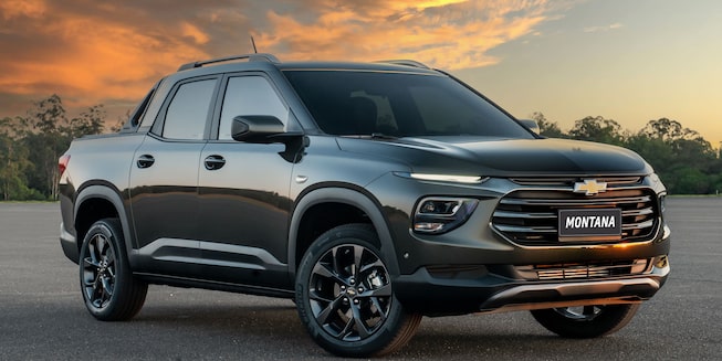 Vista de frente lateral de la nueva pickup Chevrolet Montana Premier