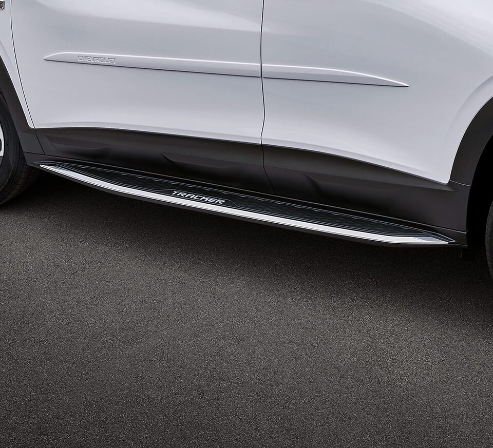 Chevrolet Tracker Accesorios - Pisadera Lateral con tu Camioneta SUV