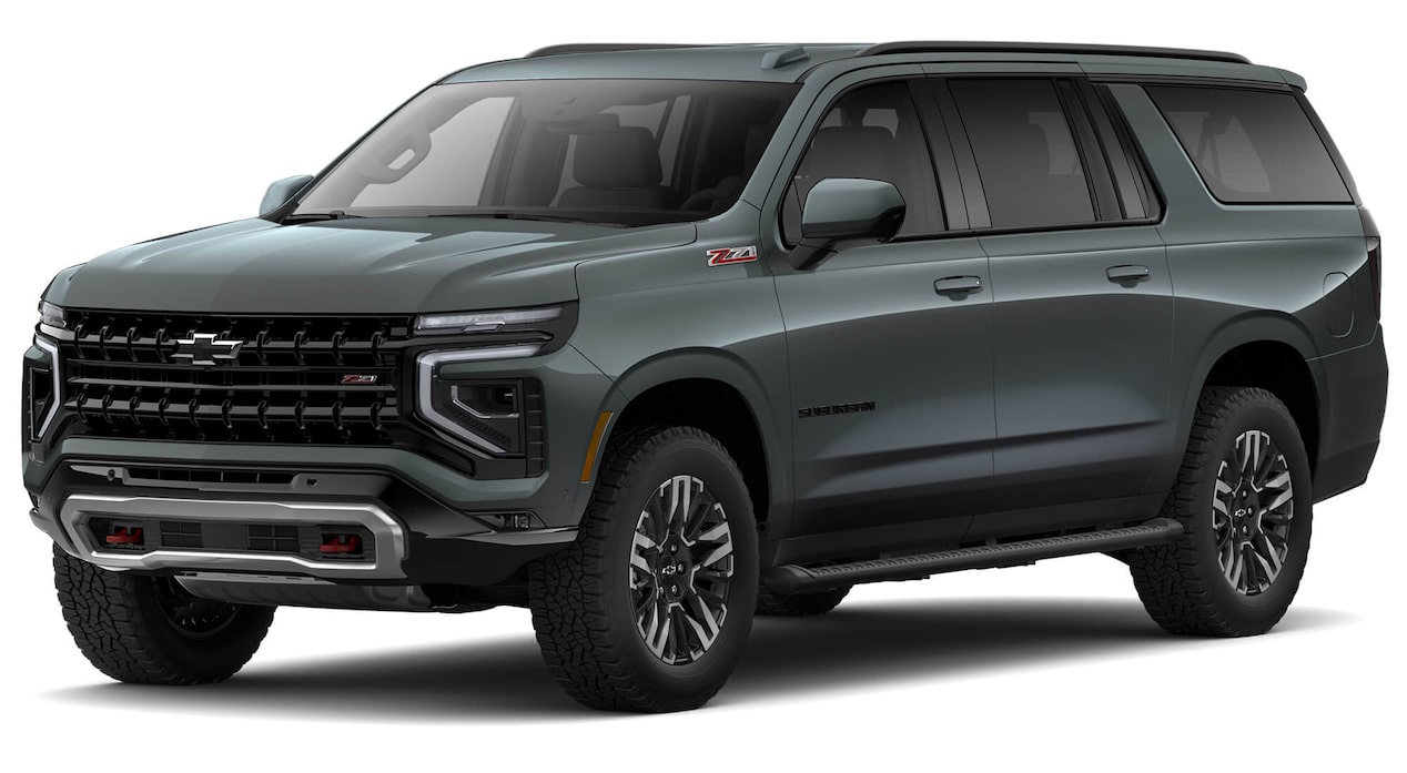 Vista lateral frontal de la Chevrolet Suburban Z71 2025 en color gris petroleo, ideal para mostrar diseño, parrilla y altura off-road