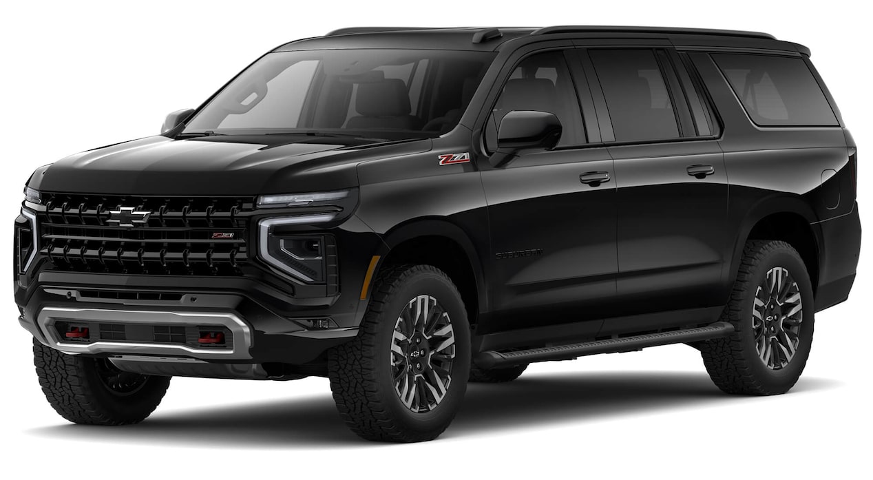 Vista lateral frontal de la Chevrolet Suburban Z71 2025 en color negro, ideal para mostrar diseño, parrilla y altura off-road
