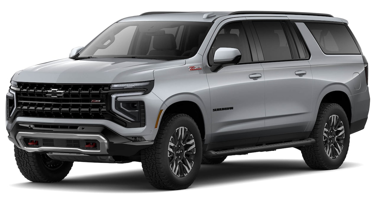 Vista lateral frontal de la Chevrolet Suburban Z71 2025 en color plata, ideal para mostrar diseño, parrilla y altura off-road