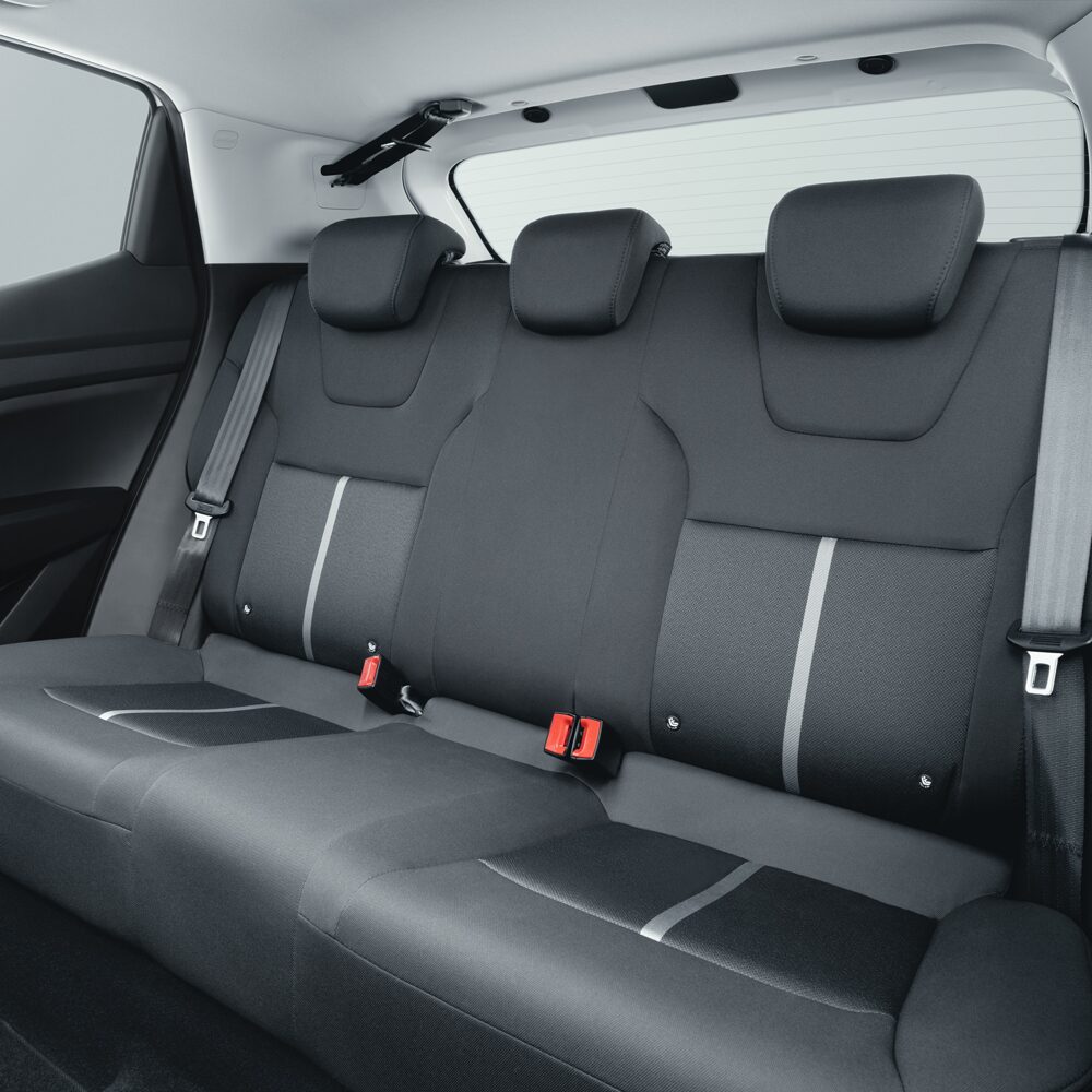 Vista completa de los asientos traseros del Chevrolet Sail.