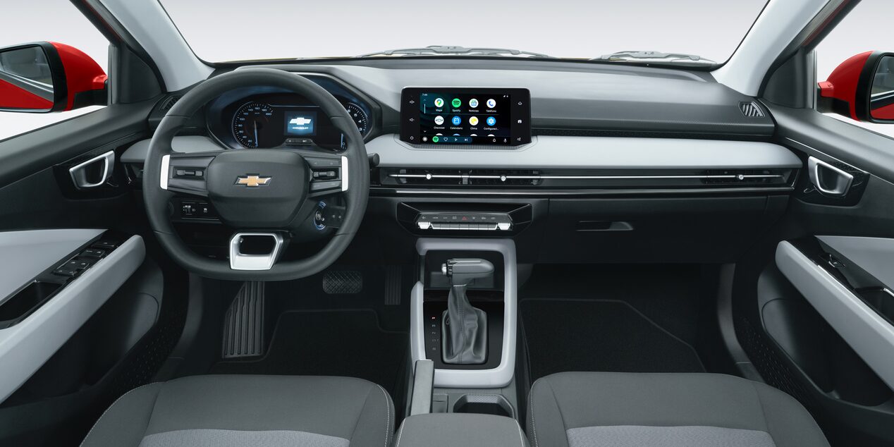 Vista completa del tablero del Chevrolet Sail Sedán.