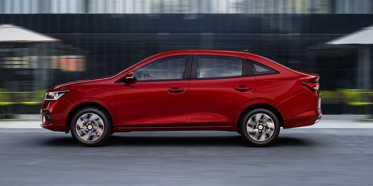 Vista lateral del Chevrolet Sail Sedán.