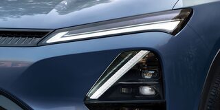 Vista cercana a los Faros LED delanteros de la Chevrolet Captiva PHEV.