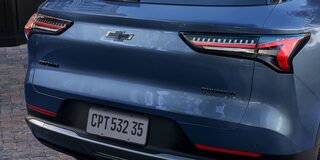 Vista cercana del paragolpe trasero de la Chevrolet Captiva PHEV destacando los faros LED.