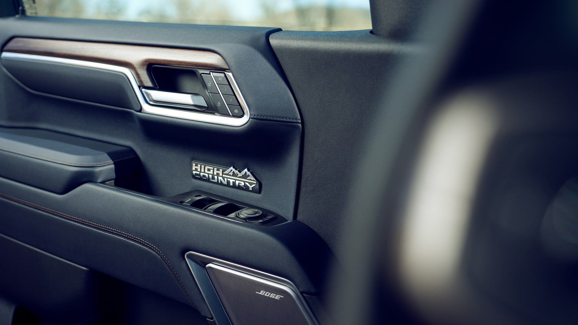 Detalles de madera de la Silverado High Country.