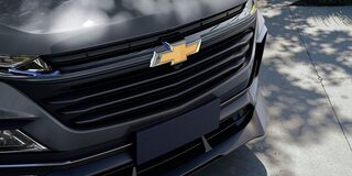 Vista de frente de la Chevrolet Captiva XL estacionada.