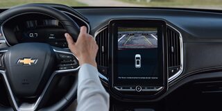 Vista completa del tablero de la Chevrolet Captiva XL color negro.