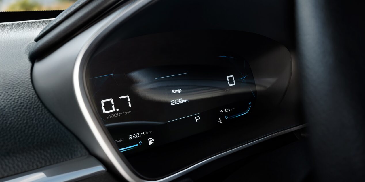 Vista completa del tablero de la Chevrolet Captiva XL color negro.