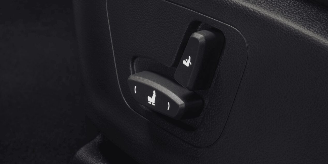 Vista cercana de los controles de posición del asiento de la Chevrolet Captiva XL.
