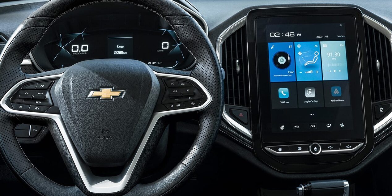 Vista completa del tablero digital de la Chevrolet Captiva XL.