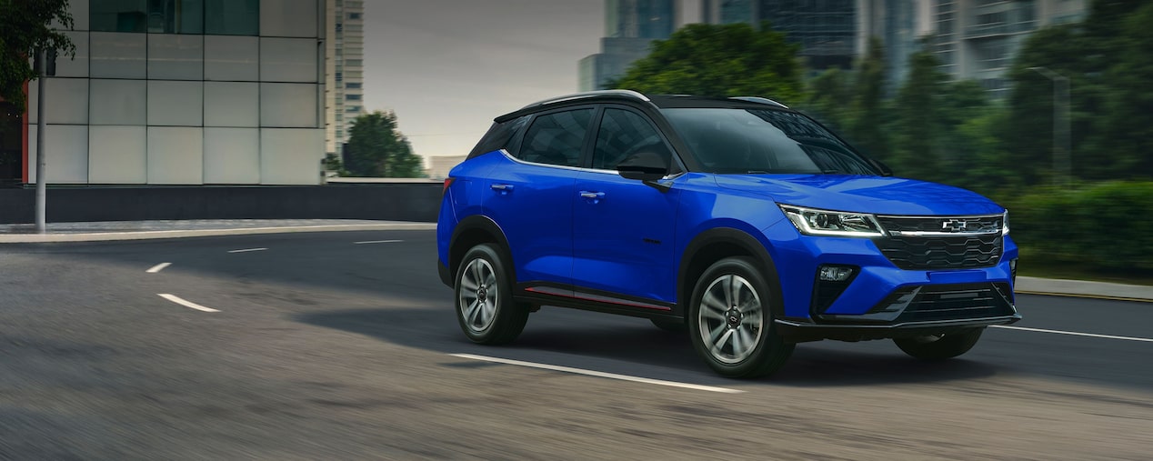 Chevrolet Groove circulando por una zona urbana.